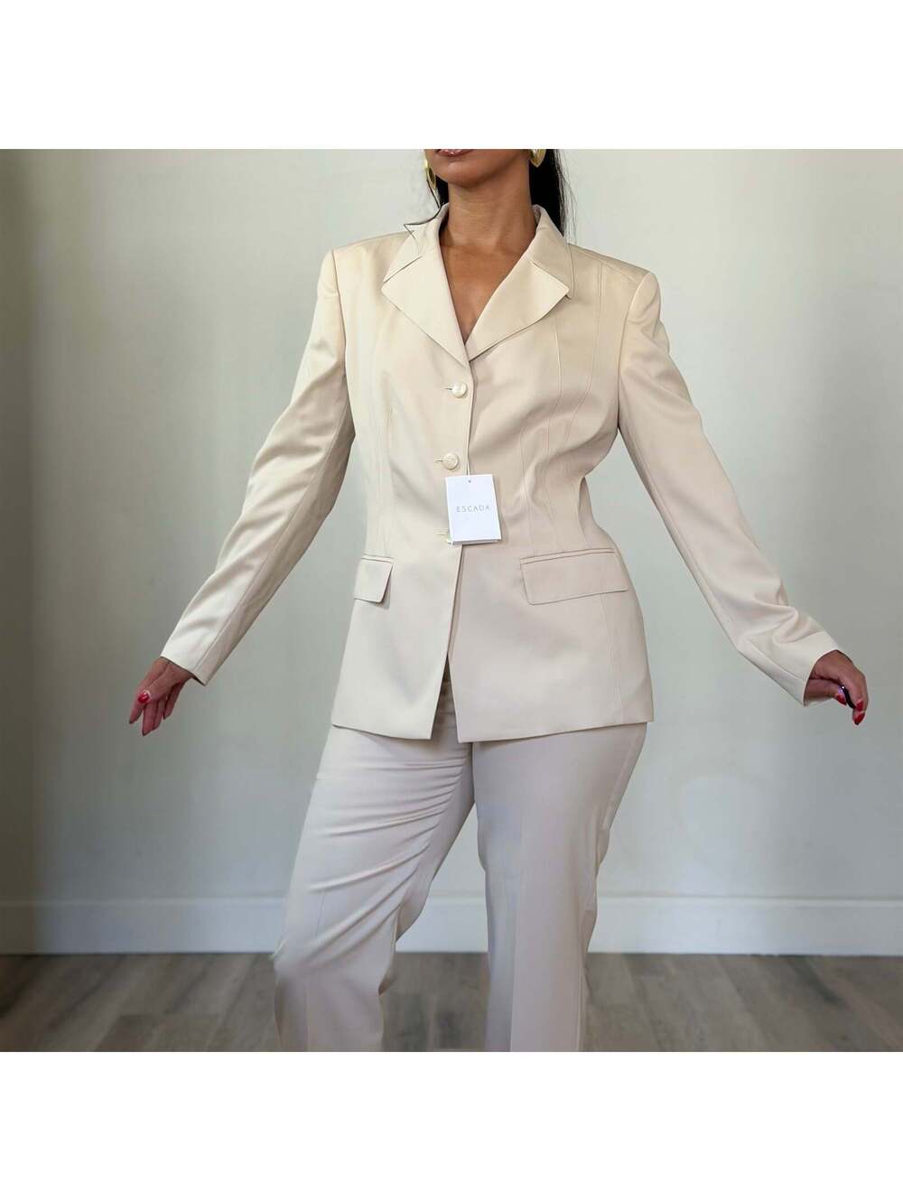 Escada - Picture 3 of 9